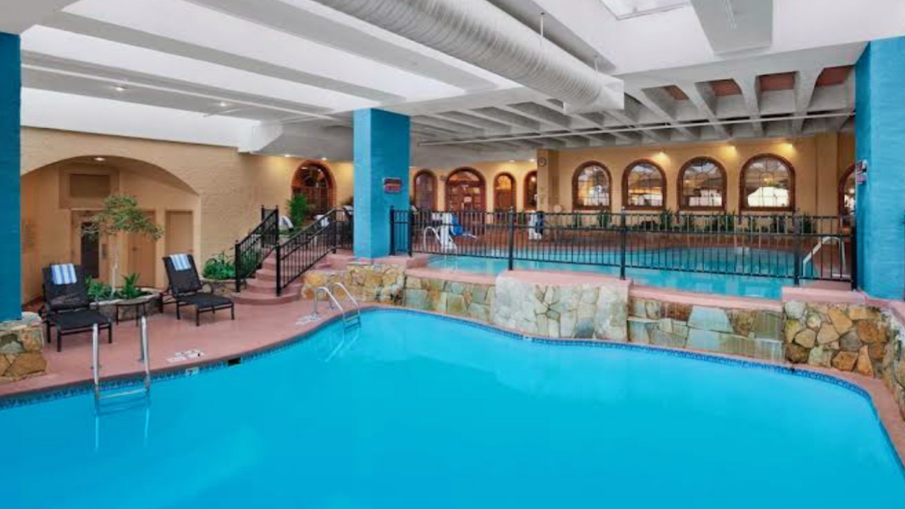 Embassy suites Kansas city Airport, nearby attractions