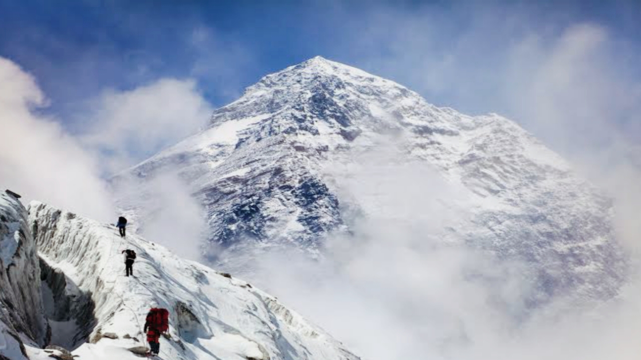 Most Popular Natural Tourist Attractions in the World, Mount Everest