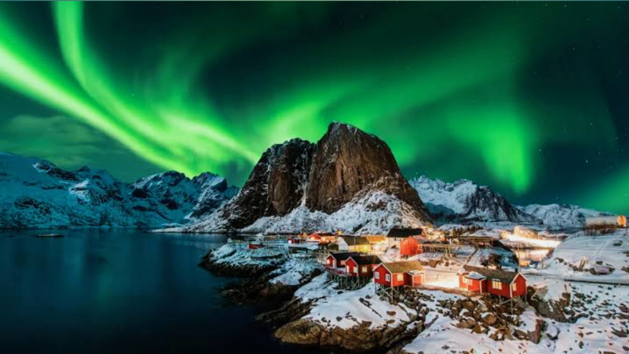 Most Popular Natural Tourist Attractions in the World, The Northern Lights