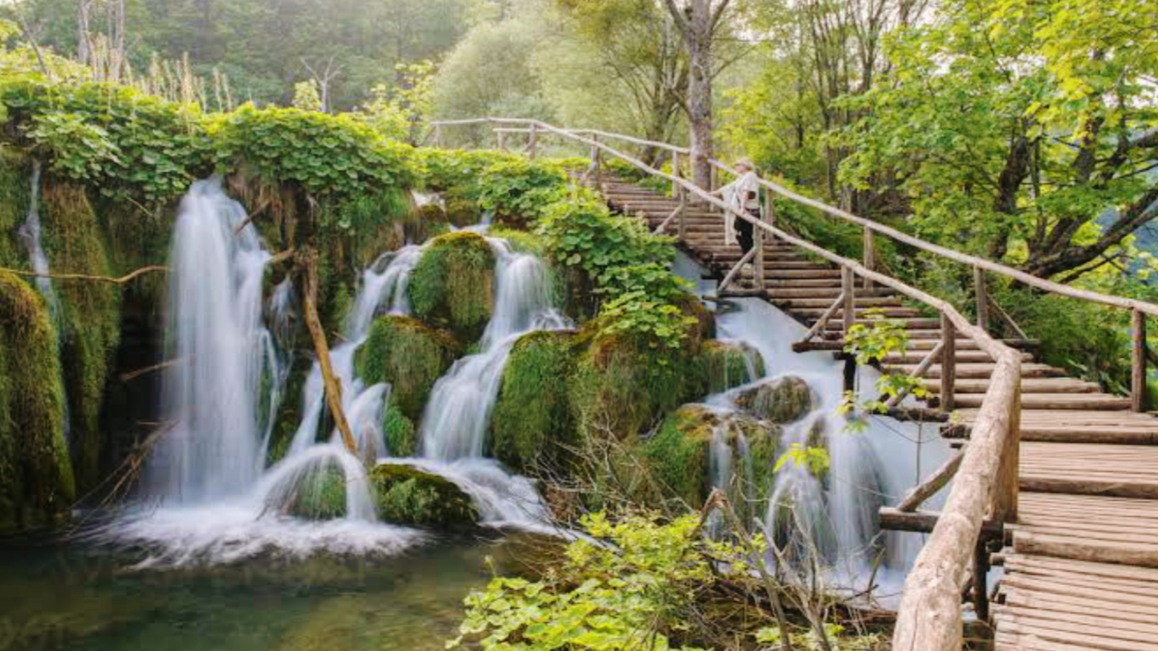 Most Popular Natural Tourist Attractions in the World, Plitvice lakes national park
