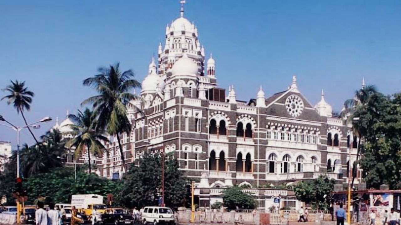 Churchgate to Gateway of India, Churchgate to Gateway of India in Hindi