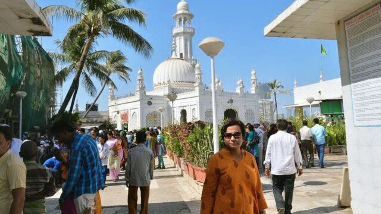 Haji Ali Dargah Mumbai, Haji Ali Dargah Mumbai in Hindi