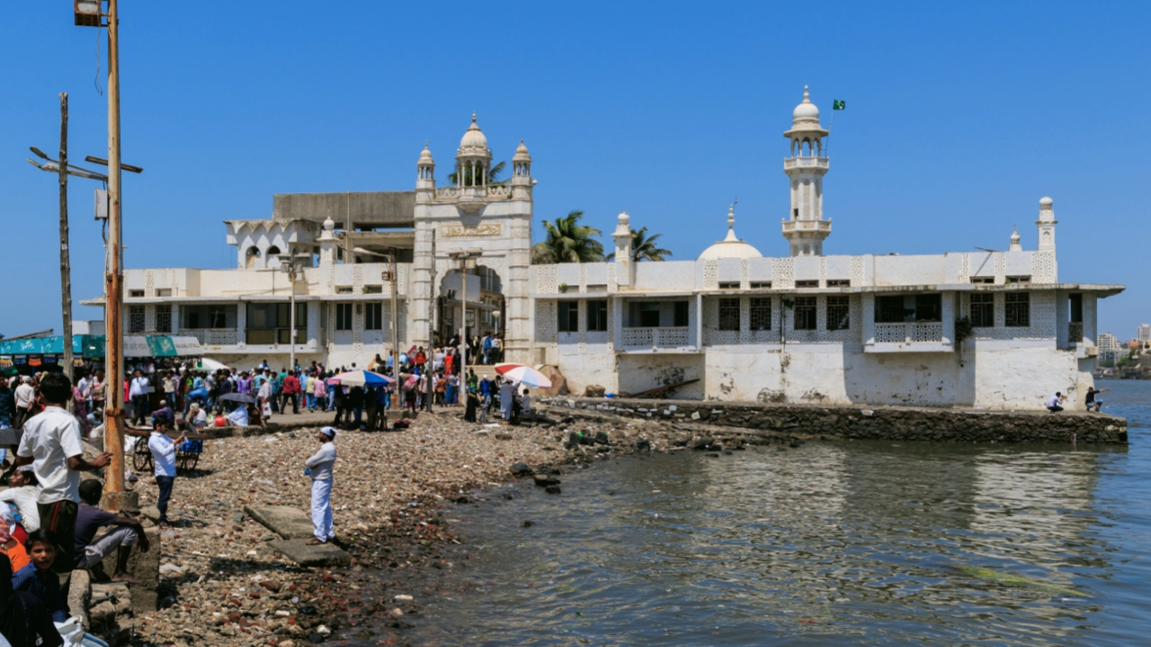 Haji Ali Dargah Mumbai, Haji Ali Dargah Mumbai in Hindi