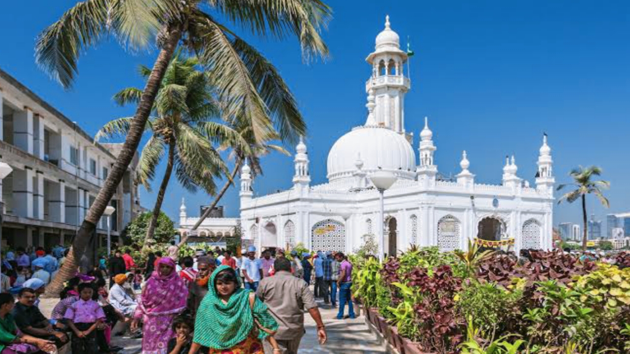 Haji Ali Dargah Mumbai, Haji Ali Dargah Mumbai in Hindi