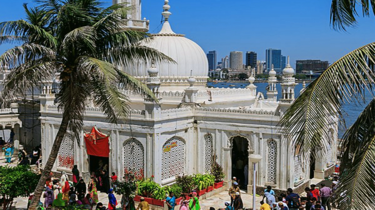 Haji Ali Dargah Mumbai, Haji Ali Dargah Mumbai in Hindi