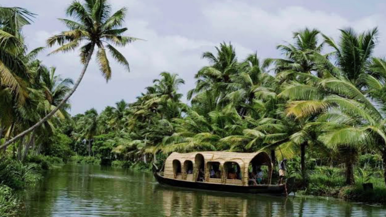 Alleppey Backwaters, Alleppey Backwaters in Hindi