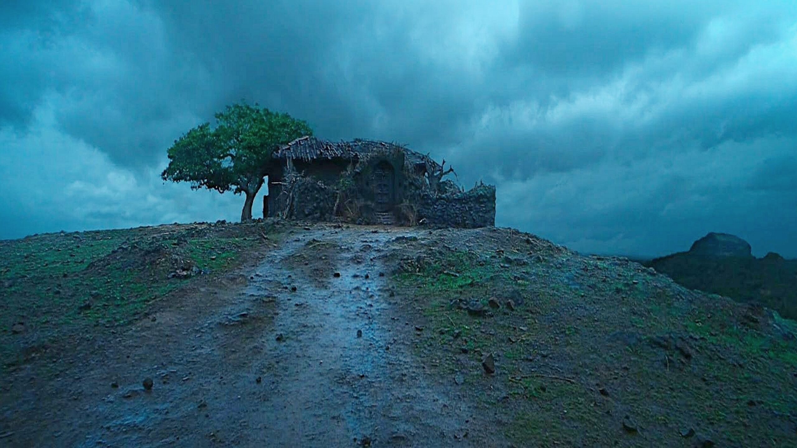 Tumbbad Place, Tumbbad Place in Hindi