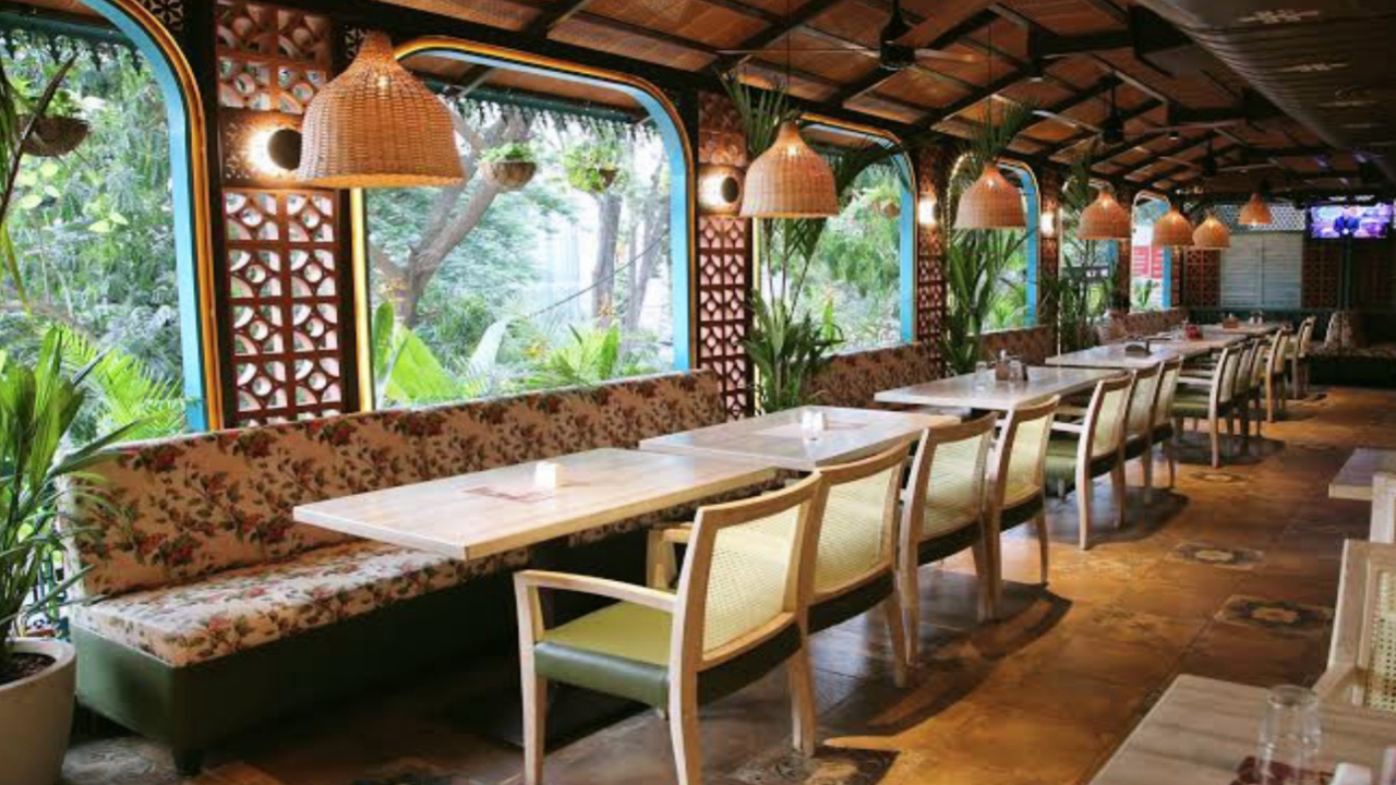 Best Restaurants near Juhu Beach, Best Restaurants near Juhu Beach in Hindi