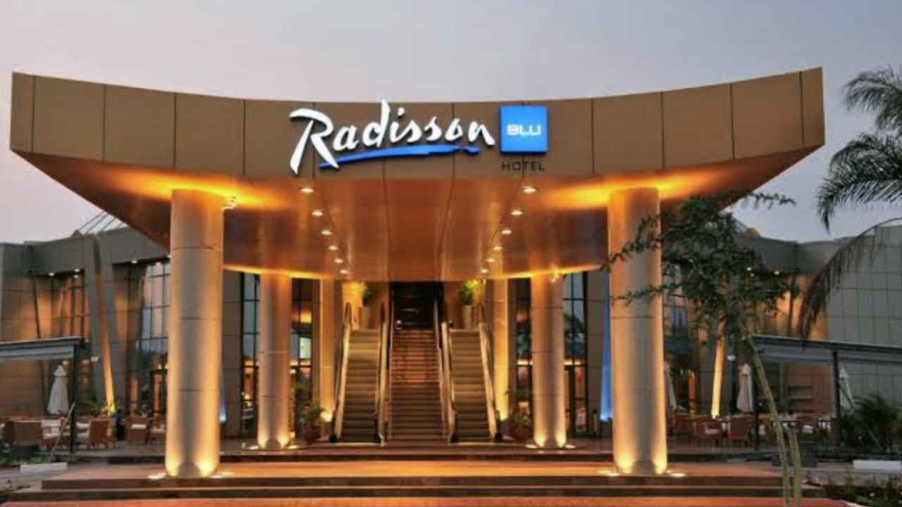 Radisson Blu Hotel near Mumbai Airport, Radisson Blu Hotel near Mumbai Airport in Hindi