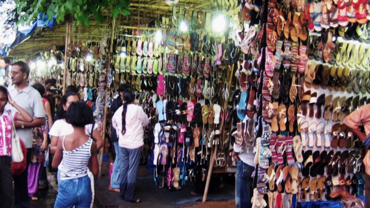 Colaba Causeway Market , Colaba Causeway Market in Hindi