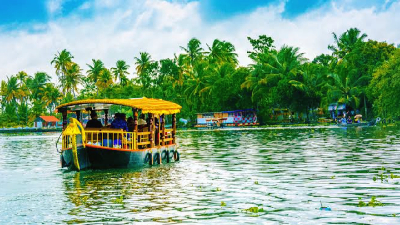 Alleppey Backwaters Resorts, Alleppey Backwaters Resorts in Hindi