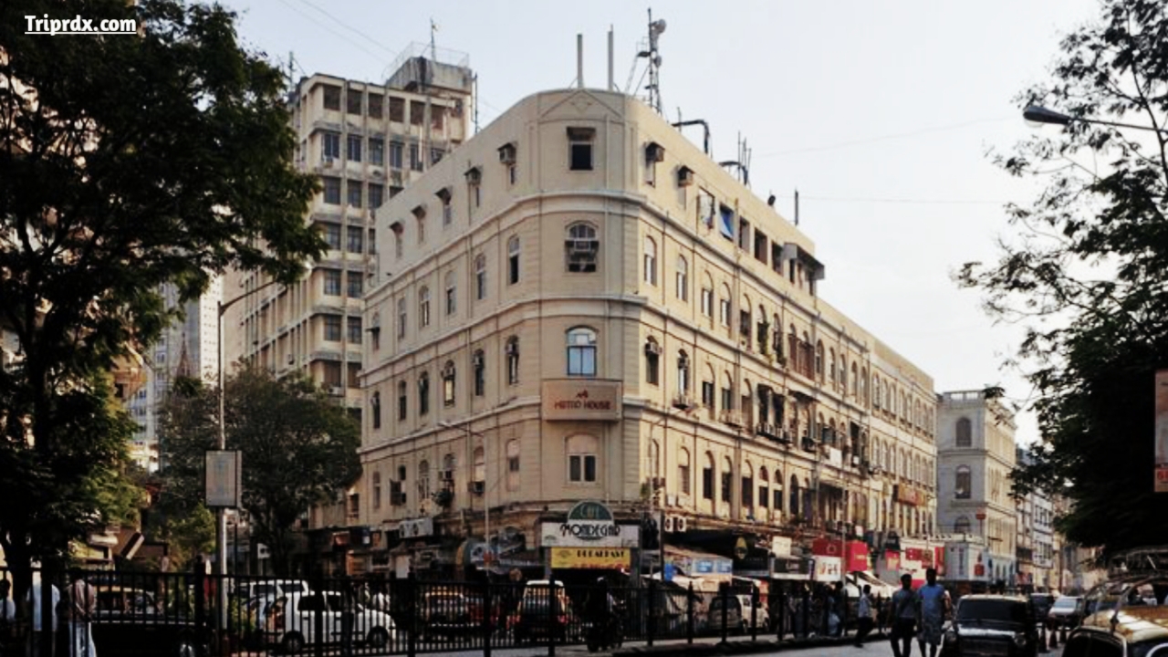 Colaba Causeway Market , Colaba Causeway Market in Hindi