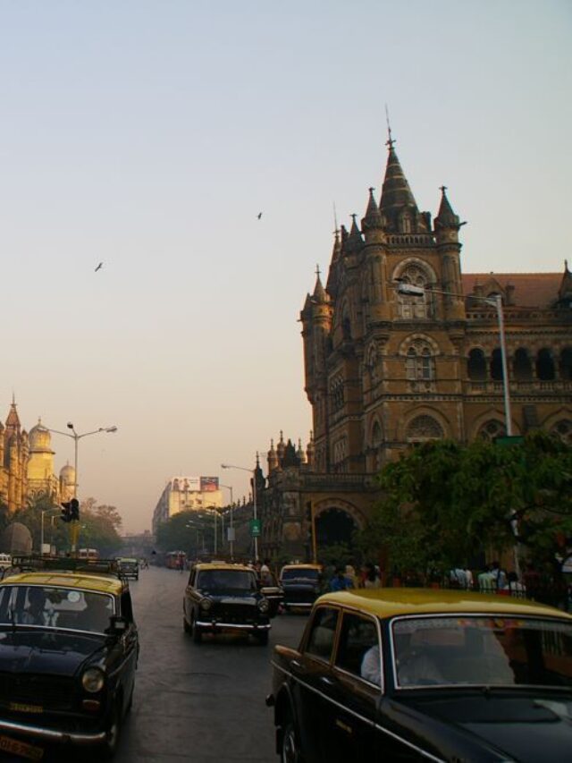 Churchgate Station to Wankhede Stadium Distance : चर्चगेट रेलवे स्टेशन से वानखेड़े स्टेडियम सिर्फ 10 मिनट में कैसे पहुँचे?